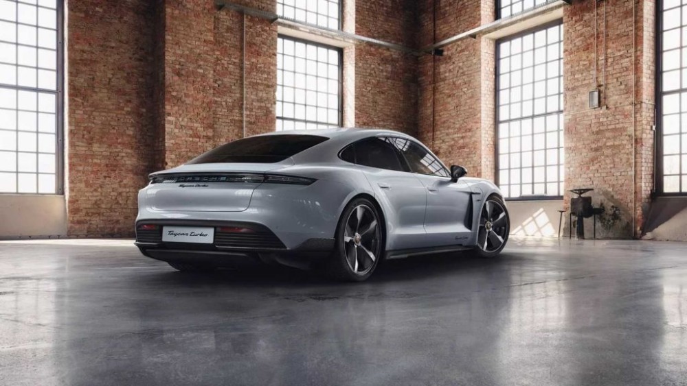 Porsche ra mắt những nâng cấp ngoại hình đầu tiên cho xe điện Taycan Porsche ra mắt những nâng cấp ngoại hình đầu tiên cho xe điện Taycan