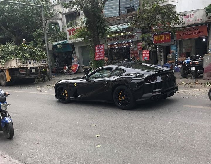 Ferrari 812 Superfast thứ hai xuất hiện tại Việt Nam Ferrari 812 Superfast thứ hai xuất hiện tại Việt Nam